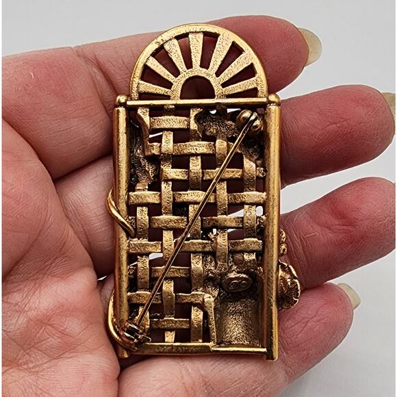 Danecraft Trellis Pin Brooch Gold Tone Potted Flower Vines Vintage Signed - Picture 4 of 7